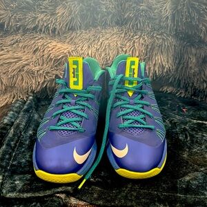 10.5 Lebron sprite really great condition